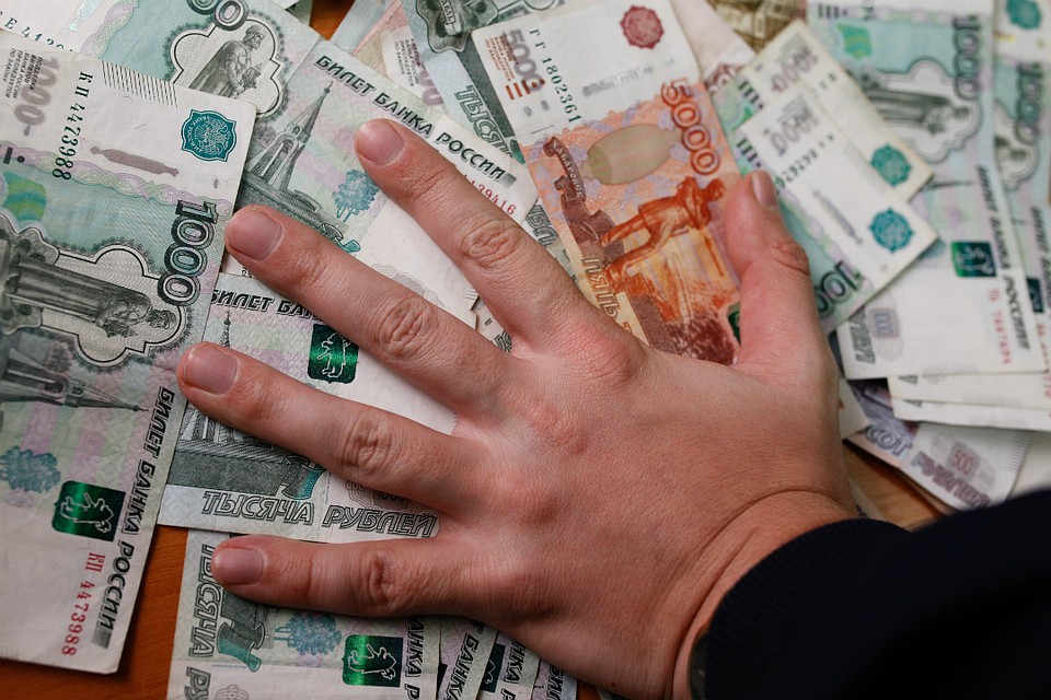 Подозреваемый пошел по стопам начальства и обогатился на 300 тысяч рублей.