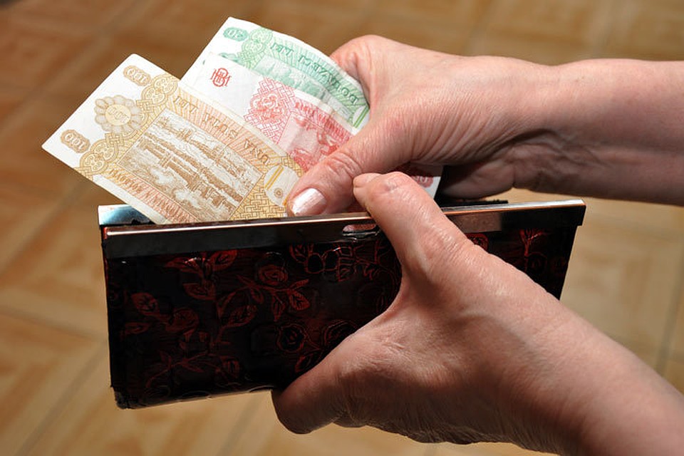 Бизнесмены говорят, что им выгоднее, когда клиент расплачивается наличкой, а не банковской картой.
