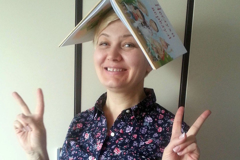После кокетничанья в аккаунте «Фейсбука», Лариса Ницой все-таки пояснила, что петь будут не про «Абрамсы» на Красной площади, а о гетмане Сагайдачном и его походе на Москву на польские деньги в 1618 году.