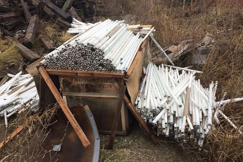 Свалка ртутных ламп обнаружена в промзоне Миасса. Фото: Архив "КП".