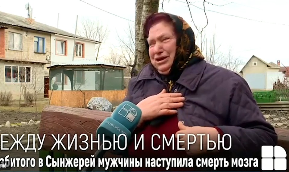 Мать вне себя от горя. Фото: скриншот Publika.md