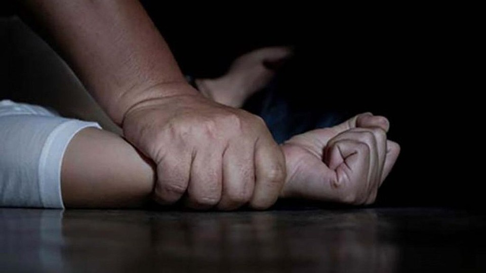 В Бельцах двое мужчин изнасиловали 17-летнюю девушку