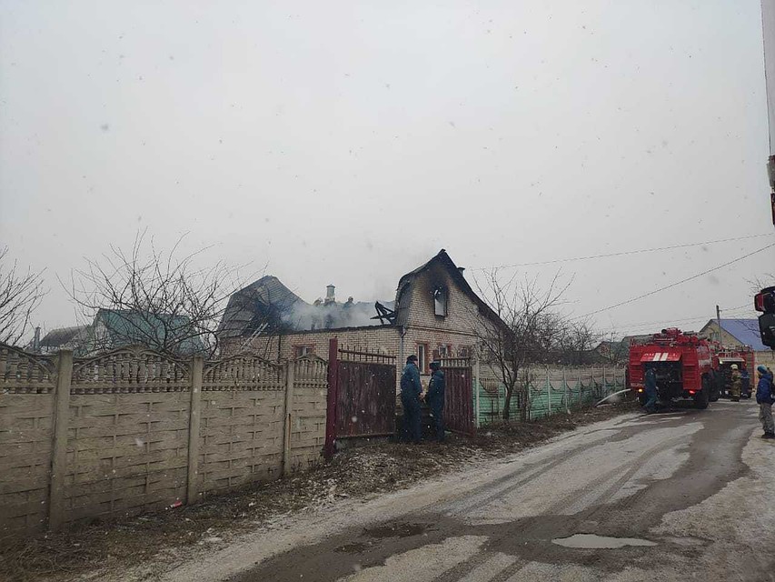 В Орле едва не сгорел двухэтажный жилой дом. фото: пресс-служба ГУ МЧС России по Орловской области