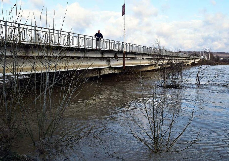 Реки вышли из берегов из-за обильных дождей. Фото: соцсети.