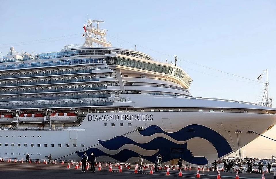 Власти Японии эвакуируют пожилых и больных людей с лайнера Diamond Princess