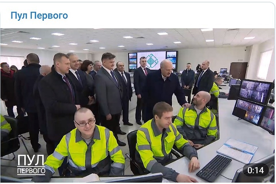 Александр Лукашенко пообещал египтянину Феде, что подарит совместную с ним фотографию президенту Египта. Фото: стоп-кадр.