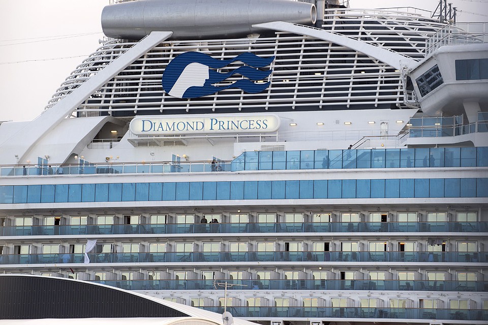 380 американцев покинут лайнер Diamond Princess, где были зафиксированы случаи заражения коронавирусом.