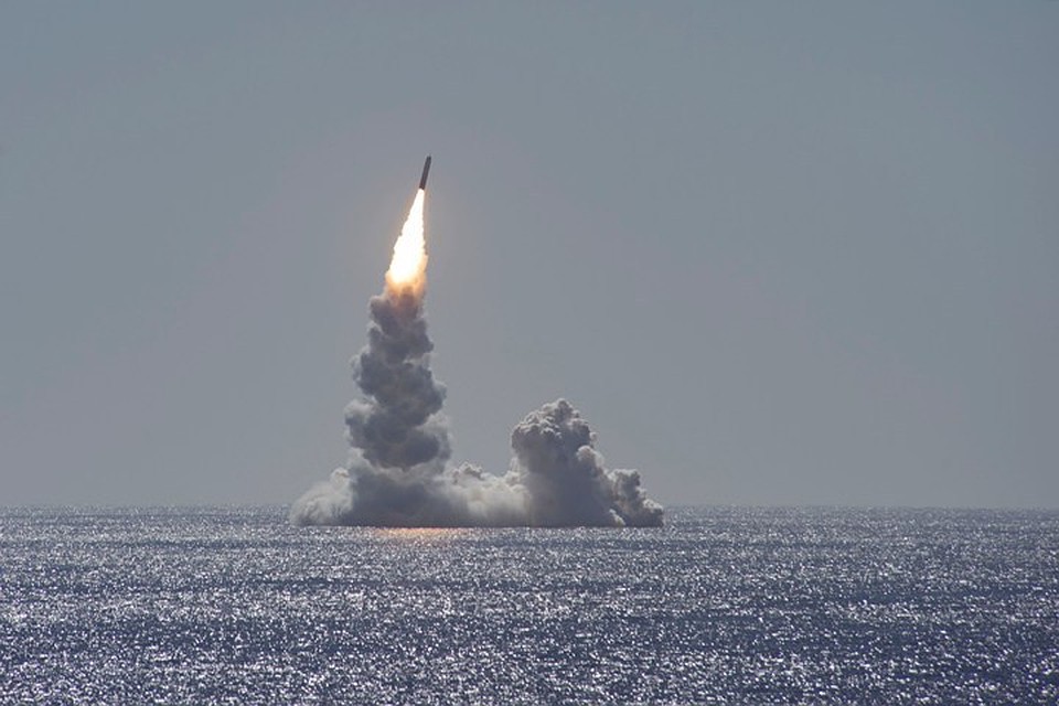 Испытание баллистической ракеты Trident II (D5LE) у берегов Калифорнии