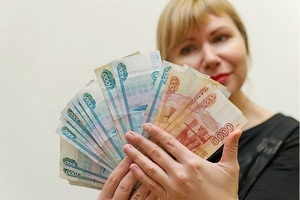 Женщина расплатилась с долгами, чтобы вехать за границу
