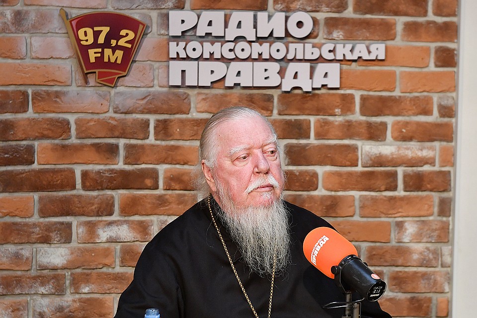 Священник пришел на большое интервью на Радио «Комсомольская правда»