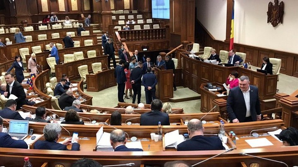 Оппозиция сорвала заседание парламента. Фото: Publika.