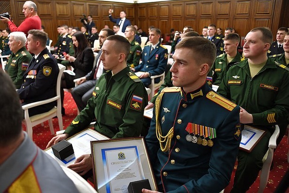 Лучших молодых военнослужащих наградили в Хабаровске по случаю Дня защитника Отечества