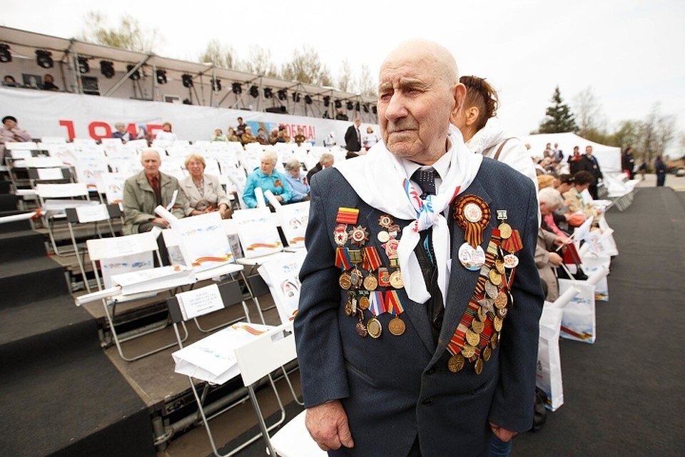 Александр Беглов призвал ветеранов ВОВ записывать свои воспоминания для общей летописи о войне.