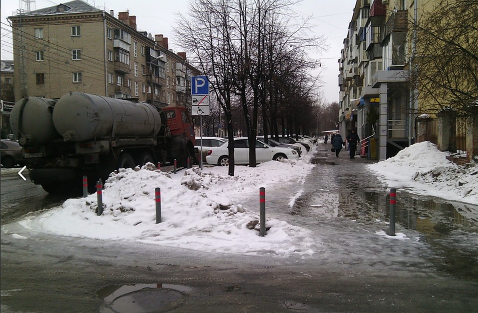 Тротуар-озеро на Плеханова. Фото: Ольга Карнаухова.