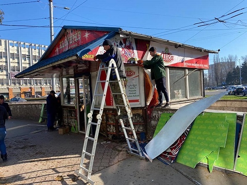 В Кишиневе сносят магазин, работавший незаконно несколько лет.