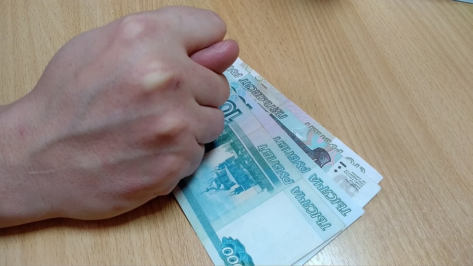 Директор медорганизации в Астрахани не платила зарплату сотруднице