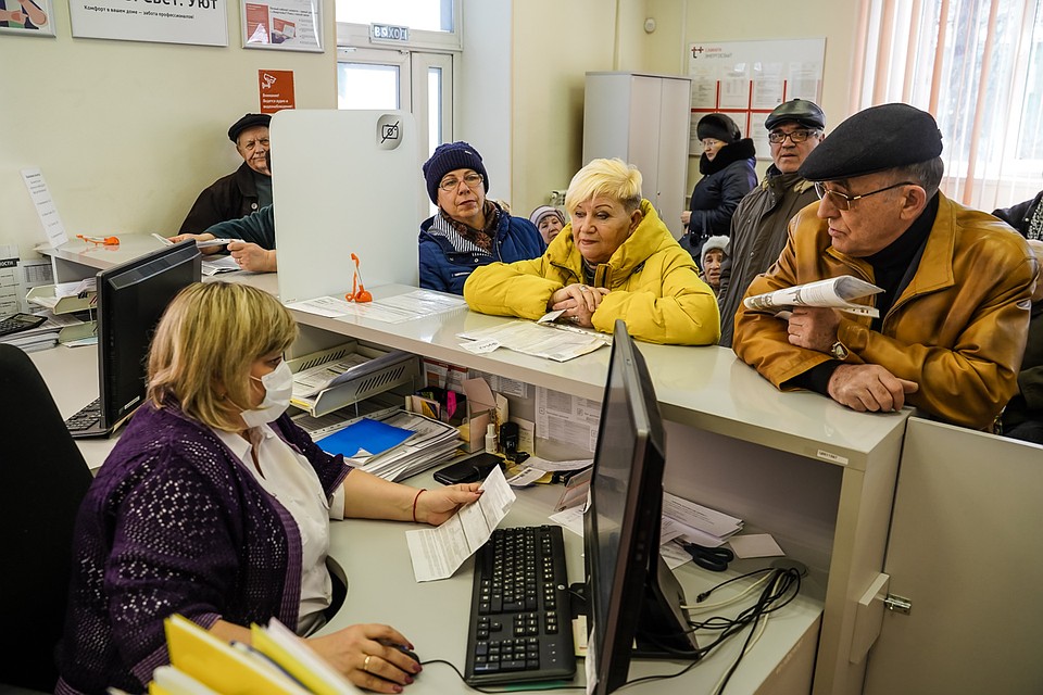 Жители приходят в офис с различными вопросами