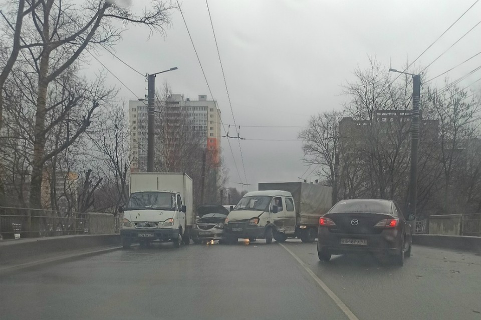 В аварии пострадало несколько автомобилей. Фото: Торос Измира