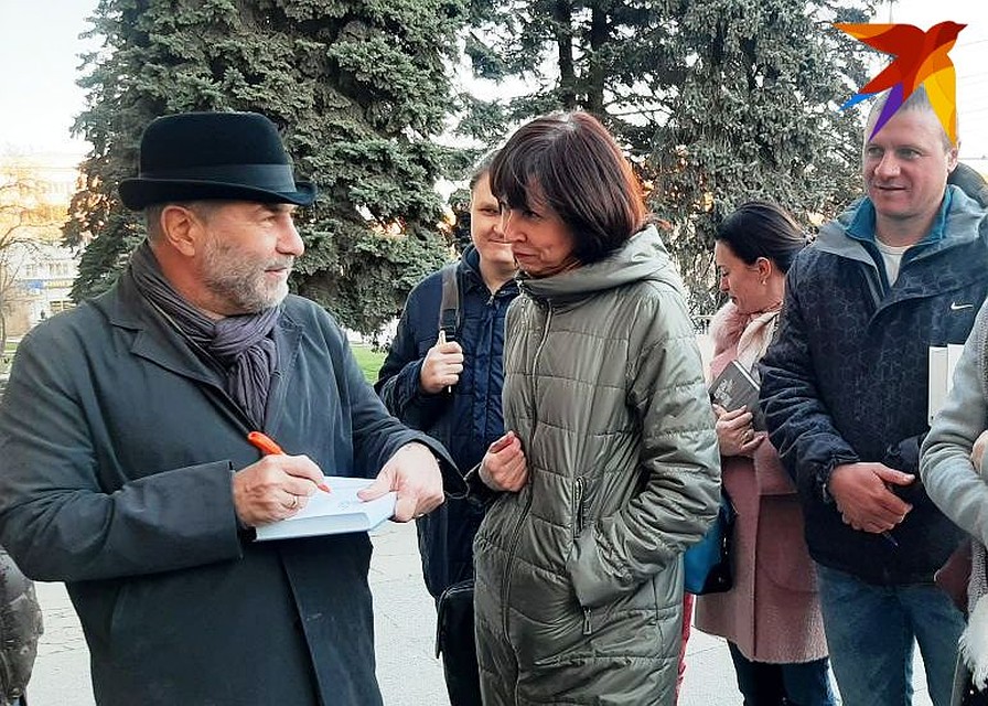 Писатель приехал в Волгоград, несмотря на то, что спектакль отменили.