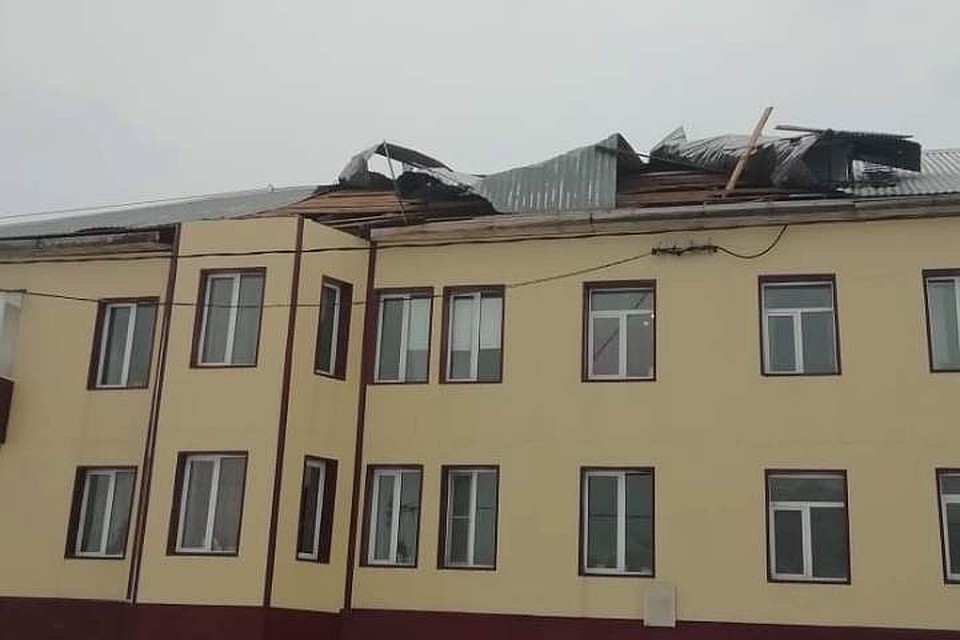 Жилой дом в Шерегеше лишился крыши из-за ветра. ФОТО: Инстаграм пресс-службы Таштагольского района