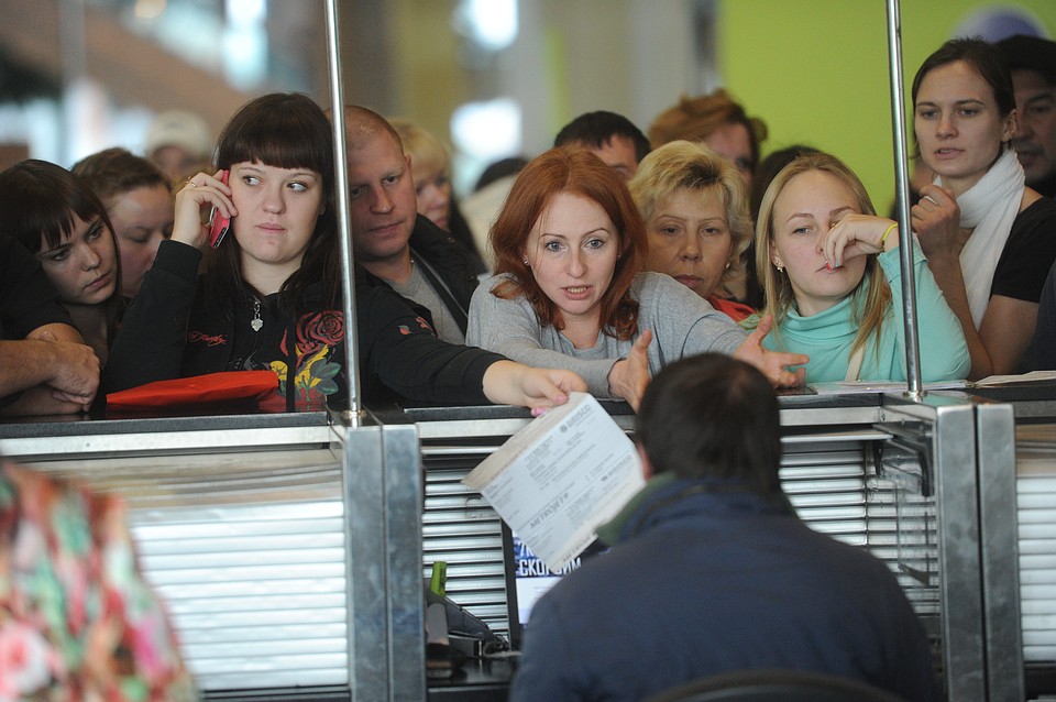 Аэропорт продолжает работать в штатном режиме.