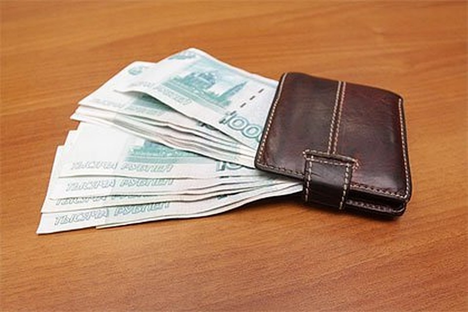 Заявление можно подать в МФЦ, через госуслуги или в соцзащиту.