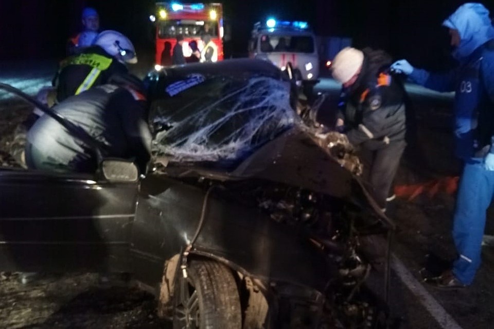 Разбираться в причинах и обстоятельствах автоаварии предстоит полицейским.
