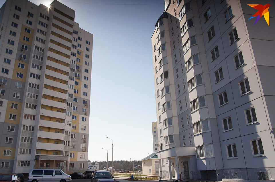Жильцов дома попросили уйти в самоизоляцию