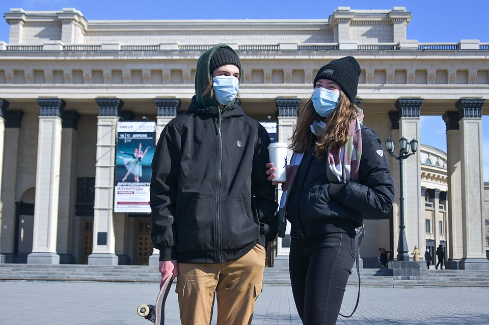 Выходить на улицу во время самоизоляции можно только по крайней необходимости.