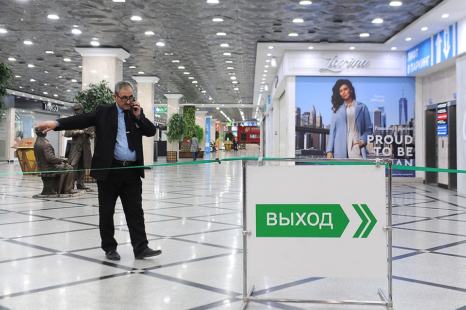 Закрытый торговый центр в Екатеринбурге.