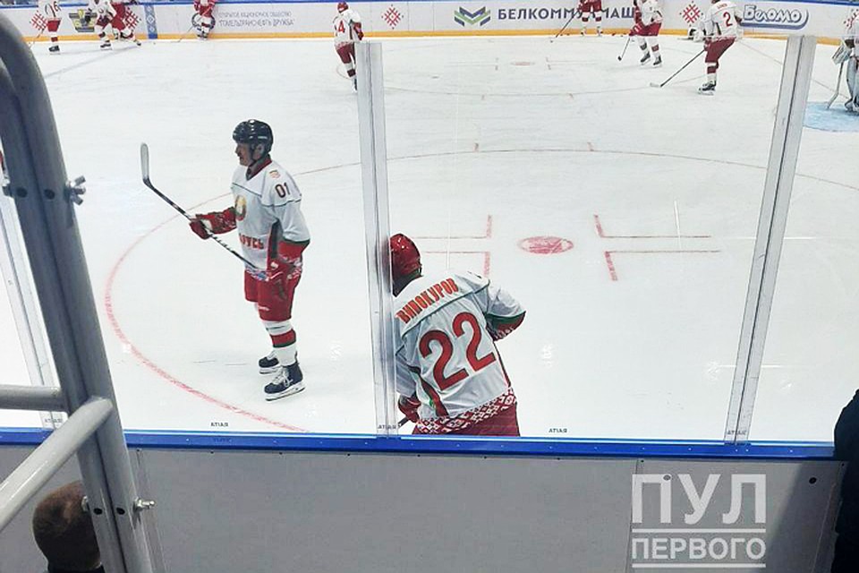 В субботу, 4 апреля, Александр Лукашенко снова вышел на лед. Фото: телеграм-канал "Пул Первого".