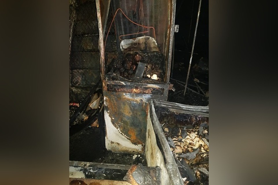 «Проводка требовала ремонта»: ночью в Кузбассе горел Губернский рынок. ФОТО: vk.com, "ЧП Ленинск-Кузнецкий"