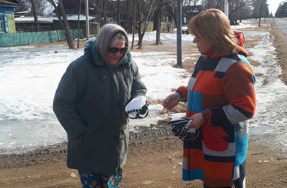 Ранее волонтеры Зейского района сшили многоразовые маски для пенсионеров. Фото: www.amurobl.ru