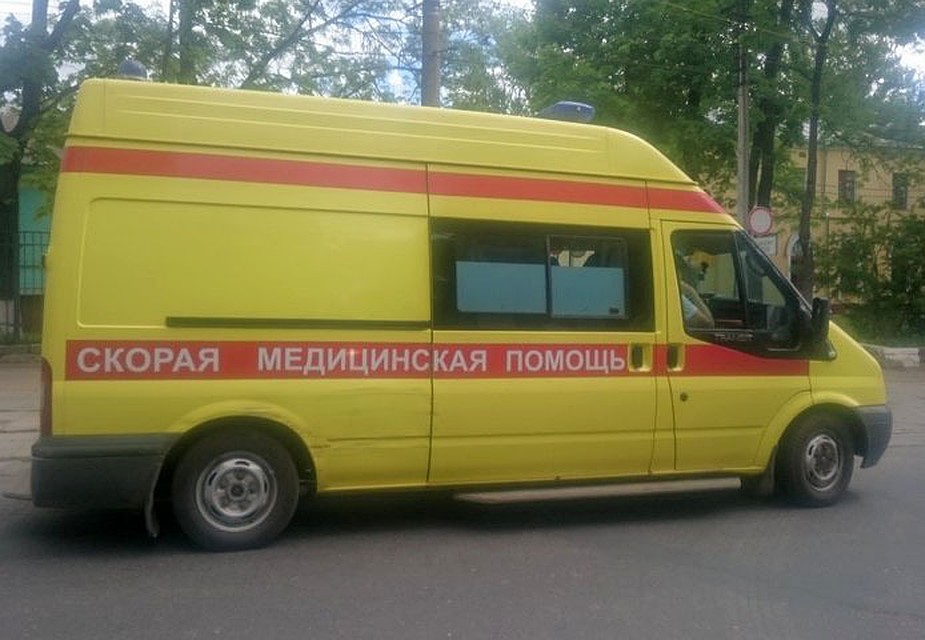 В Смоленске жителя микрорайона забрали в больницу в специальном боксе. Фото: из архива издания.