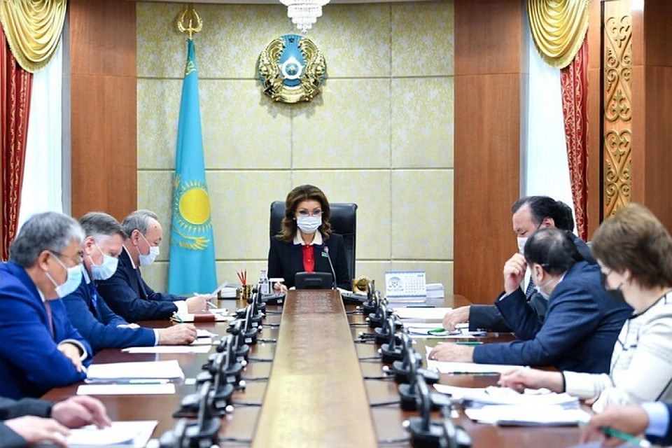 Председатель Палаты остановилась на принятых Президентом решениях по стимулированию и поддержке сельского хозяйства, которые уже получили высокую поддержку среди сельхозпроизводителей.