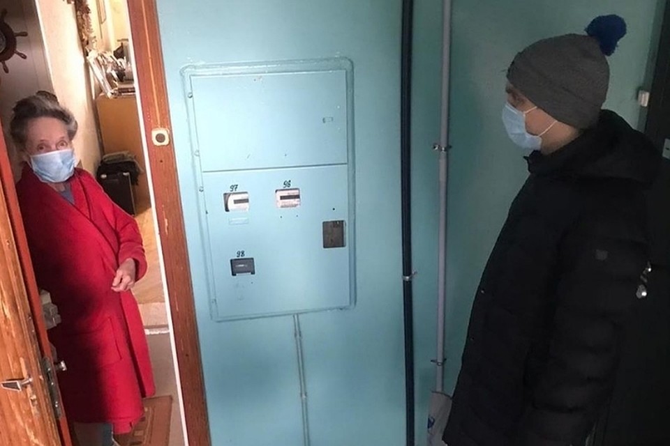 Гонщик "Формулы-1" Виталий Петров стал волонтером, помогающим пенсионерам на время самоизоляции. Фото: instagram.com/vitalypetrov