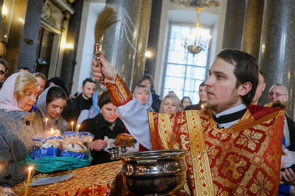 Как и где теперь освятить куличи, если все храмы в Петербурге для прихожан закрыты