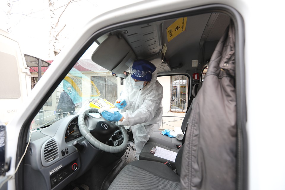 Провести дезинфекцию в машине не так-то просто, нужно всё тщательно обработать.
