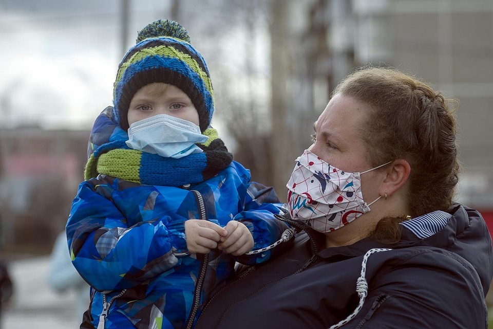 В результате коллективной работы ученые пришли к выводу, что дети младше 10 лет, заболевшие коронавирусом, не заразили при этом своих близких.