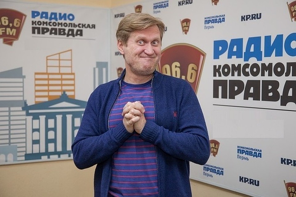 Семья Андрея Рожкова сейчас рада, что он наконец сидит дома вместе с ними.