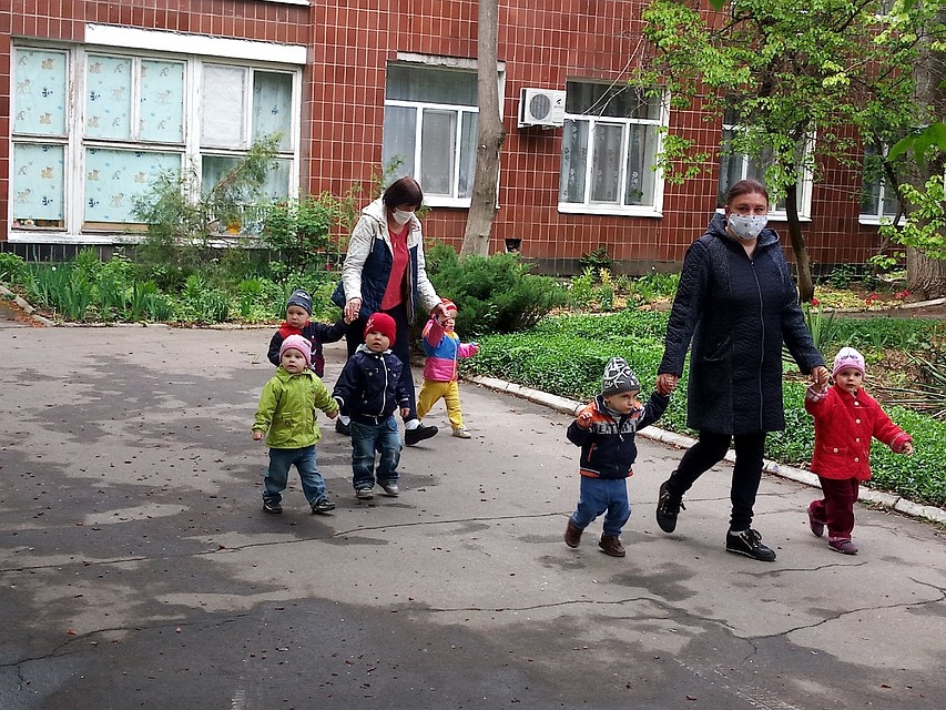 Компания «Атлант-Донбасс» подарила Дому Ребенка новую бытовую технику. Фото: Николай ИВАНОВ
