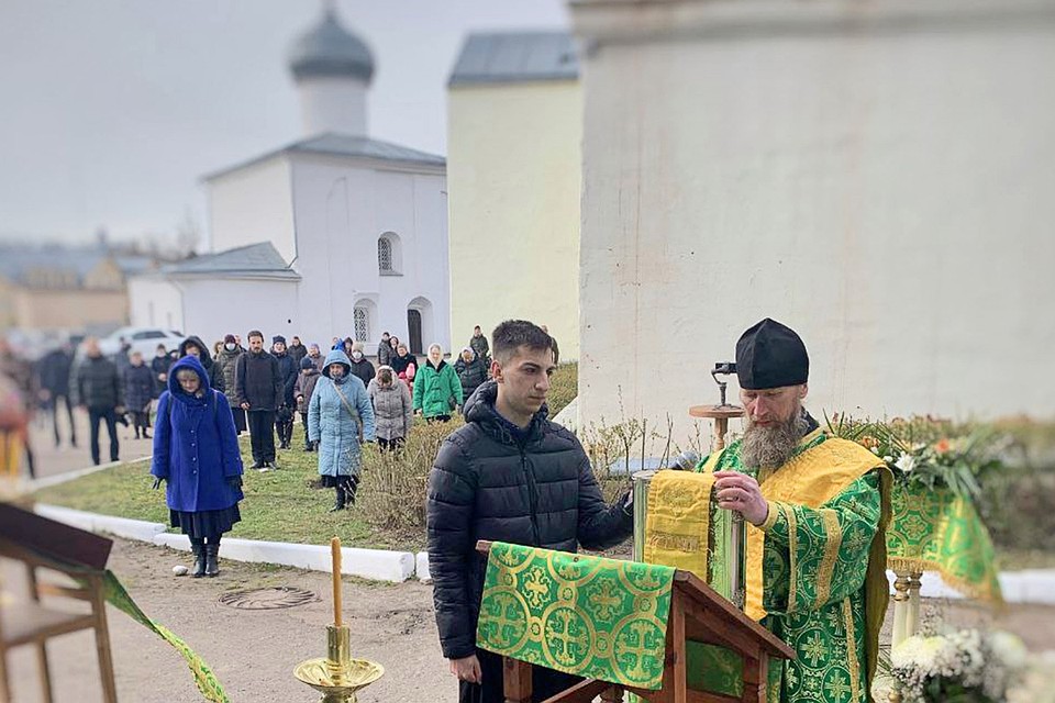 Соблюдение социальной дистанции - обязательное требования для возобновления церковных служб.