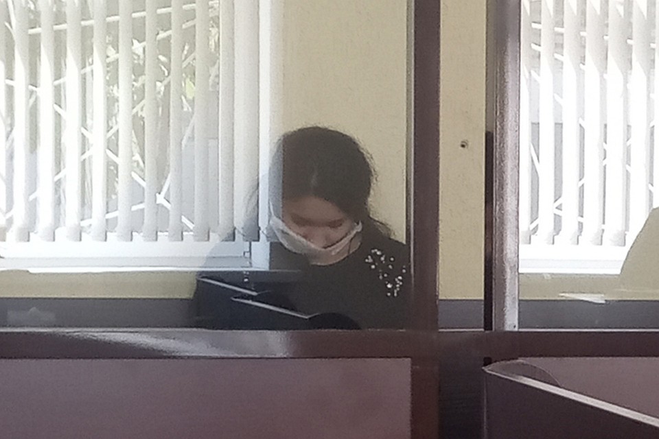 27-летняя Кристина обвиняется в том, что обманула 95 человек. Она представлялась колдуньей и утверждала, что владеет большинством из известным магических практик.