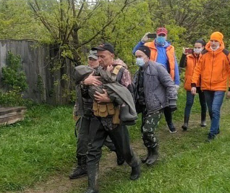 Ребенок обессилил за двое суток в лесу. Фото: участников поиска.