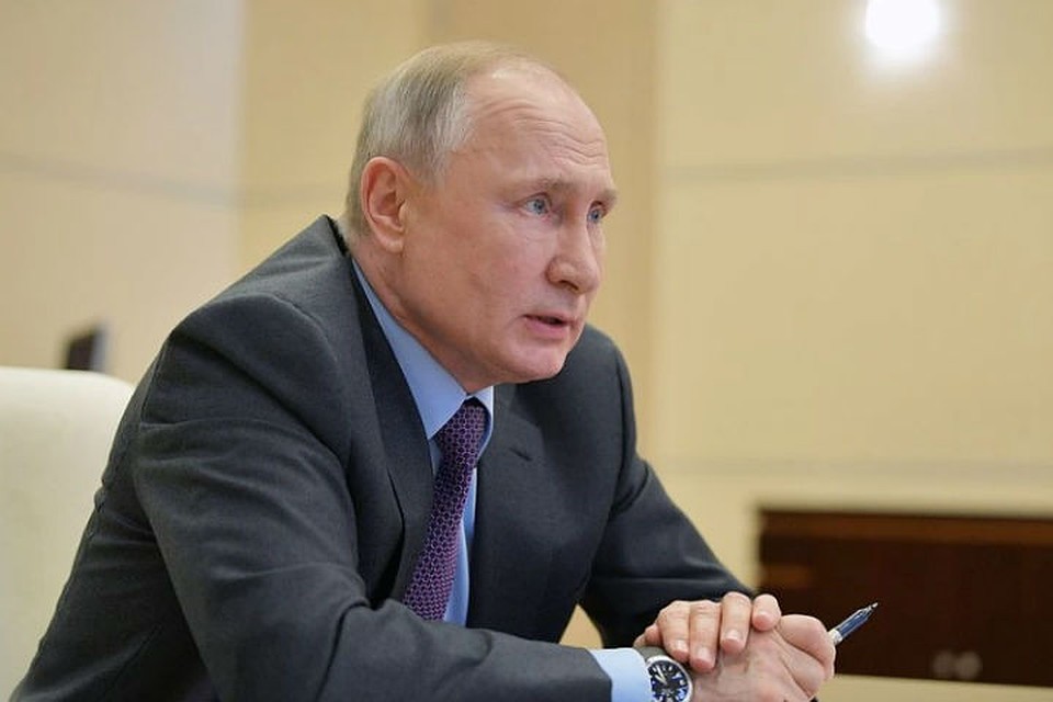 Владимир Путин раскритиковал правительство за сложности с доплатами медикам за коронавирус .