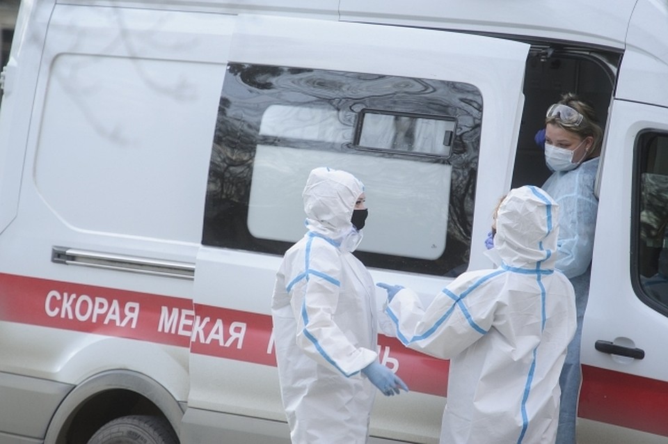 Медикам не хватало защитных костюмов.