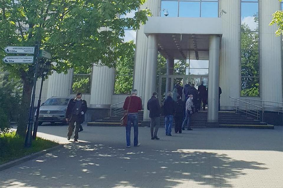 Очередь у здания Мосгорсуда.