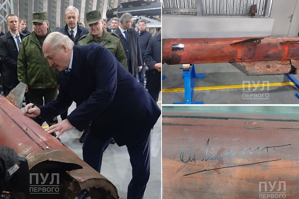 Лукашенко оставил автограф. Фото: "Пул Первого"
