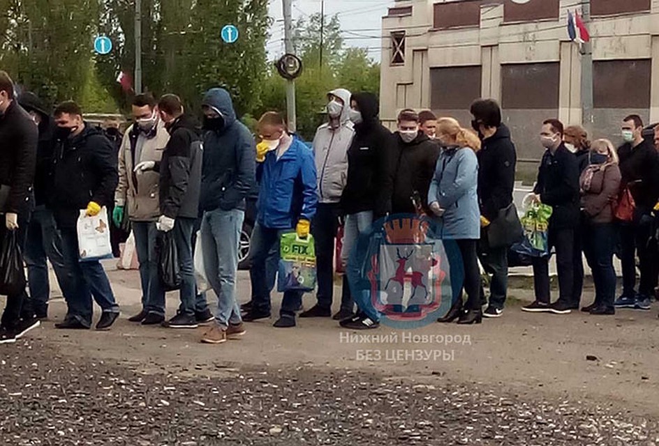 «Не там высадили»: Стали известны причины очередей у проходной Нижмашзавода. ФОТО: "Нижний Новгород. Без цензуры".