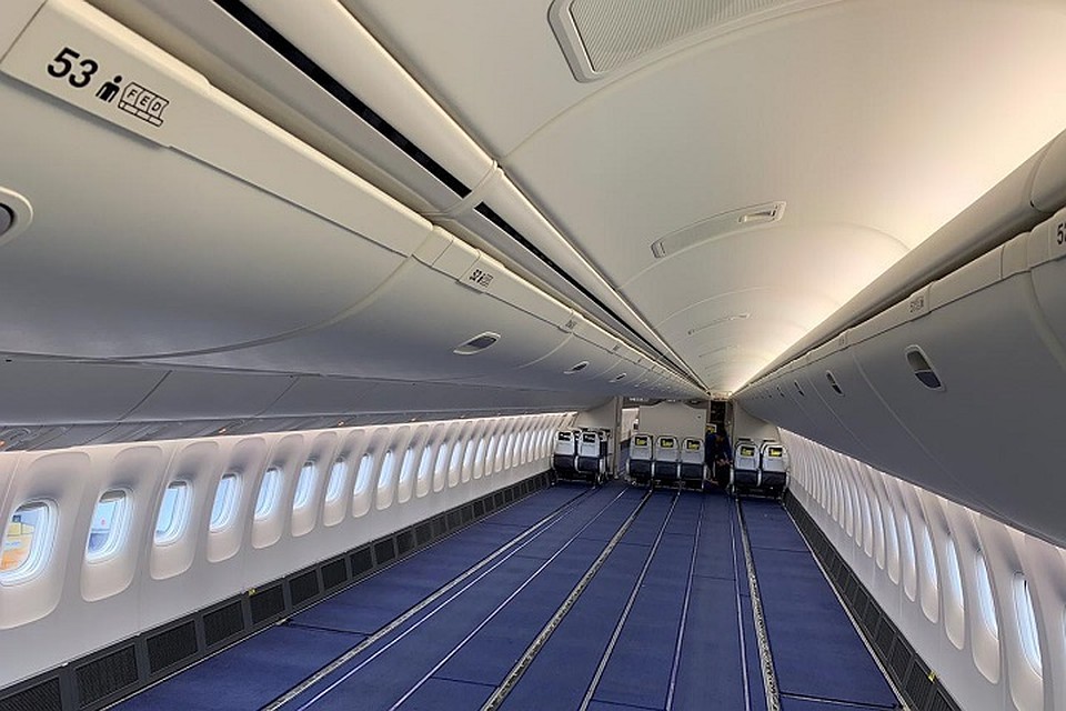 На первом авиалайнере Boeing 767-300 уже идет реконфигурация салона в инженерно-техническом центре авиакомпании в аэропорту Алматы.